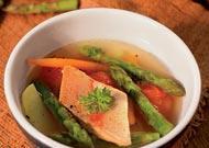 Рецепт - золотая форель в остром бульоне с овощами