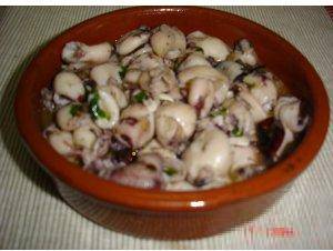 Кальмарчики в чесночном соусе/Chipirones al ajillo