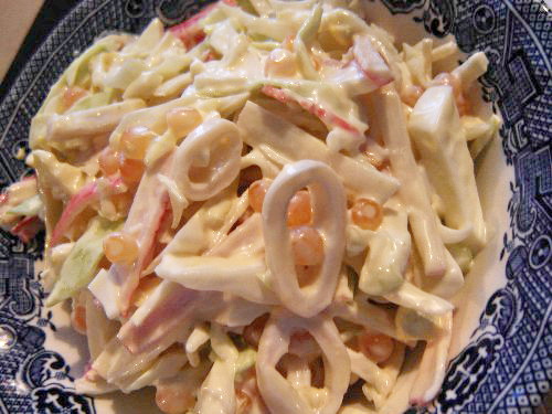 Салат с консервированным кальмаром