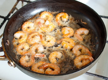Салат с руколой и креветками